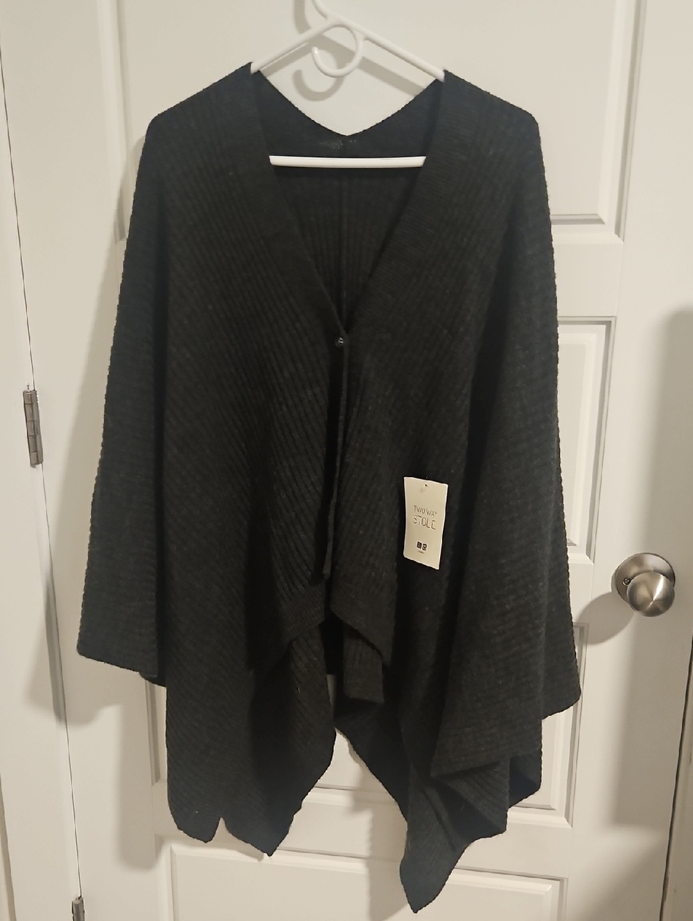 NWT Uniqlo Black Two-Way Stole Scarf